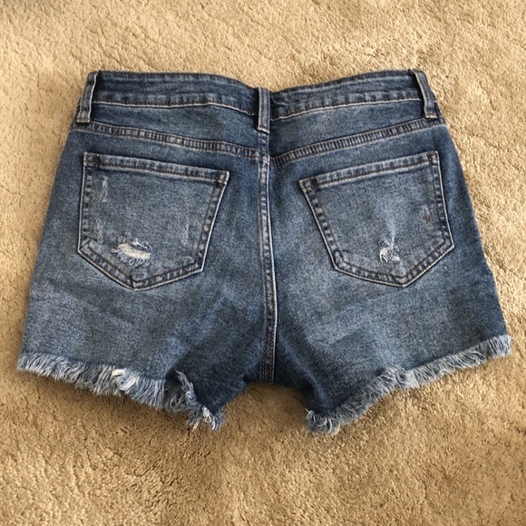 🎉HP!🎉 NWOT! Just USA Evelyn wash denim distressed frayed hem button fly shorts - Picture 10 of 16